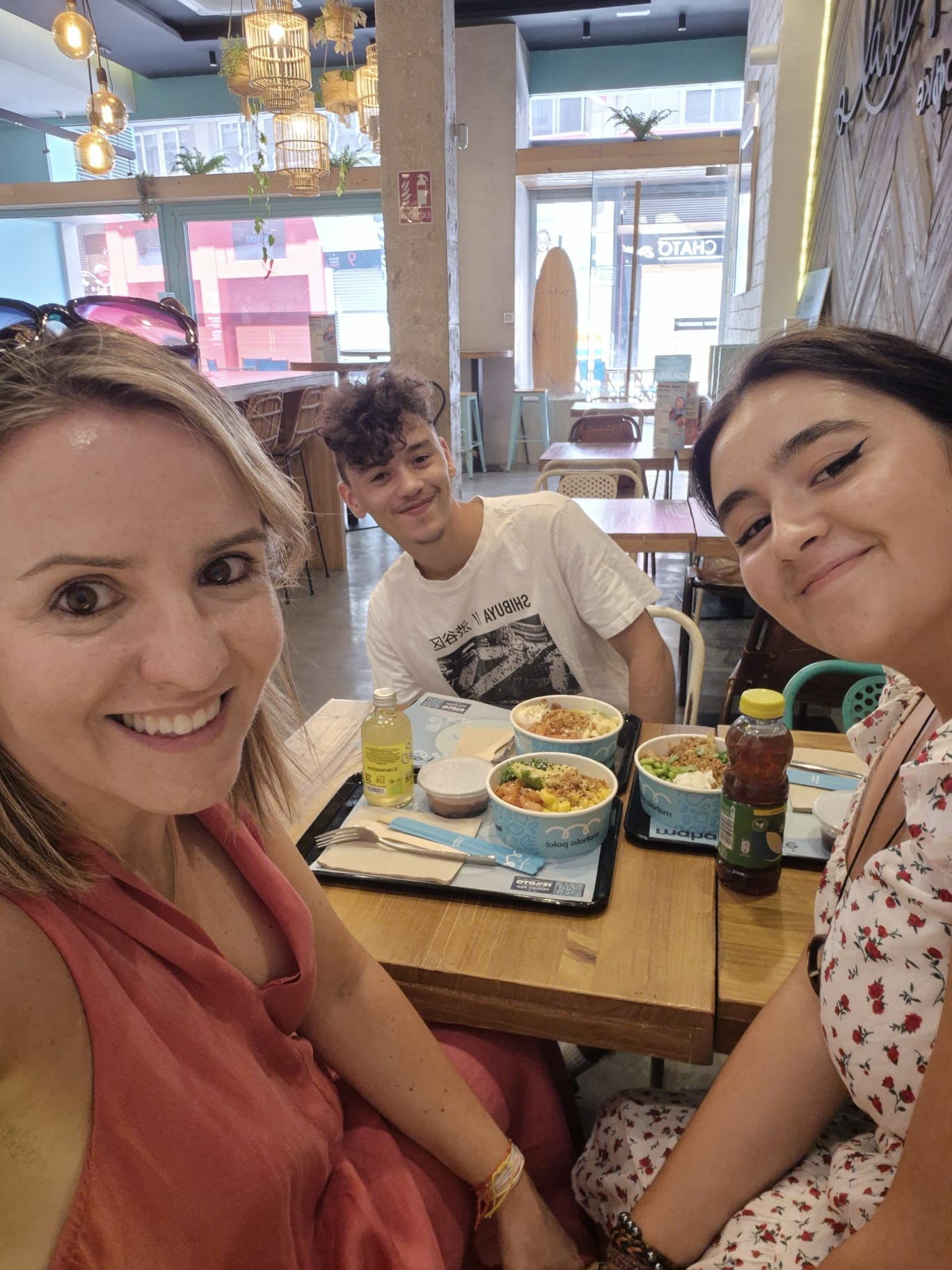 Alejandro con la profesora que le cambió la vida